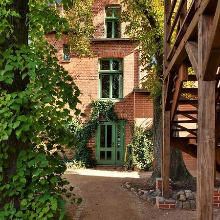 Gasthaus Und Pension "Zum Hauenden Schwein" Woerlitz Bagian luar foto
