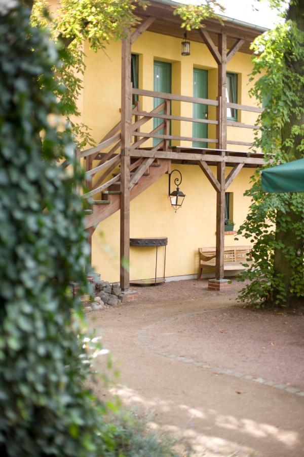 Gasthaus Und Pension "Zum Hauenden Schwein" Woerlitz Bagian luar foto