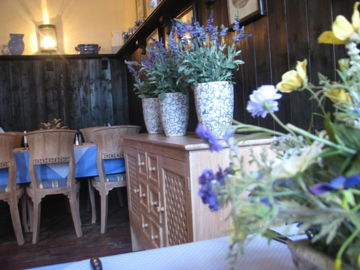 Gasthaus Und Pension "Zum Hauenden Schwein" Woerlitz Bagian luar foto