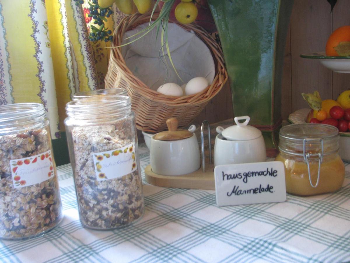 Gasthaus Und Pension "Zum Hauenden Schwein" Woerlitz Bagian luar foto