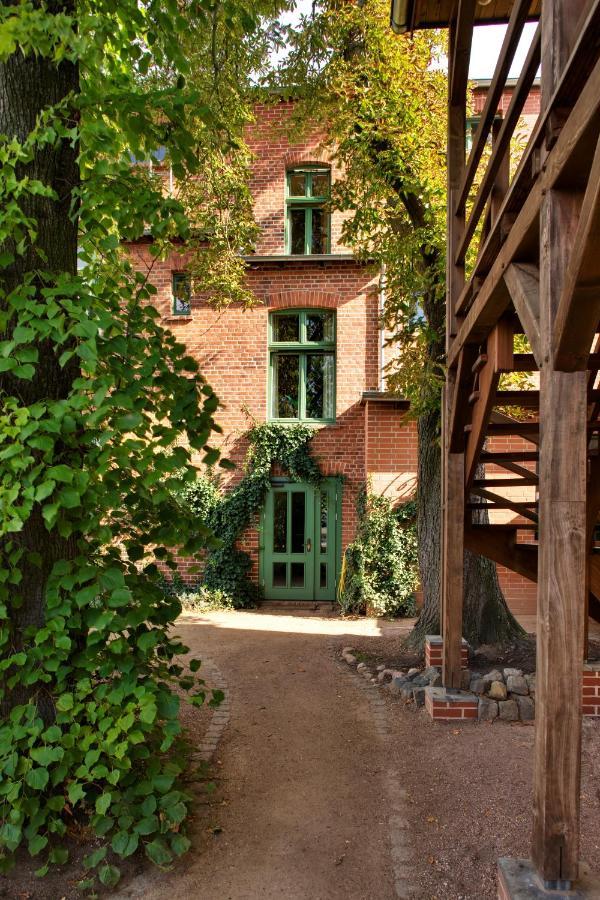 Gasthaus Und Pension "Zum Hauenden Schwein" Woerlitz Bagian luar foto