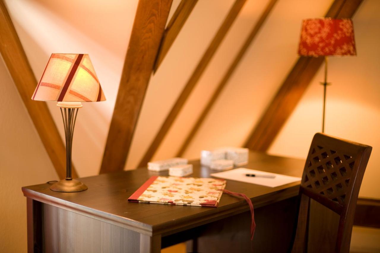 Gasthaus Und Pension "Zum Hauenden Schwein" Woerlitz Ruang foto