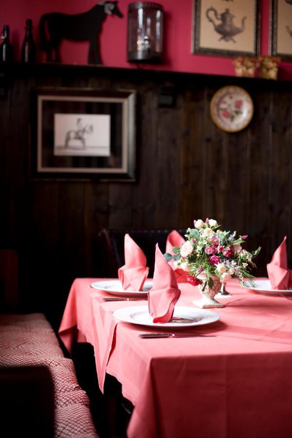 Gasthaus Und Pension "Zum Hauenden Schwein" Woerlitz Bagian luar foto