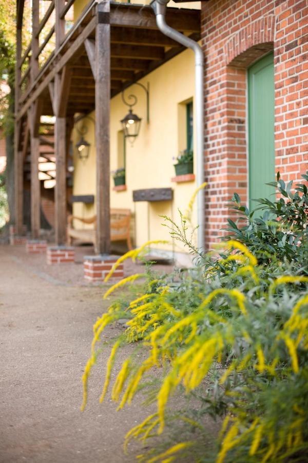 Gasthaus Und Pension "Zum Hauenden Schwein" Woerlitz Bagian luar foto